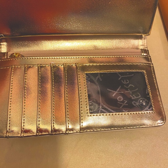 Betsey Johnson black and white wristlet - Picture 2 of 5